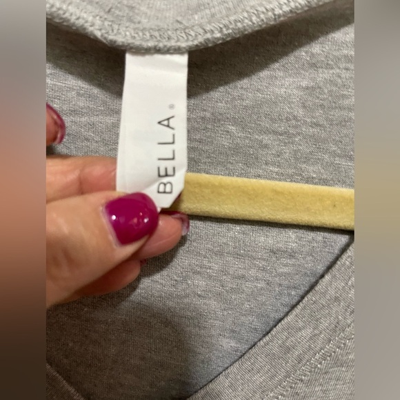 Bella - Atlanta Braves - v-neck T-shirt - gray size L, but fits more like a S/M - Picture 3 of 5